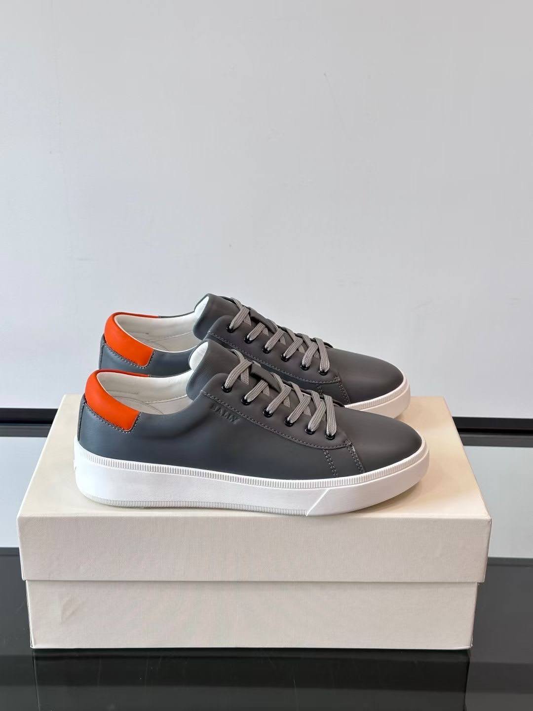 รองเท้าชาย เรียบหรู