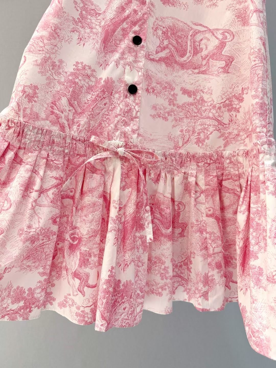 เสื้อสตรี