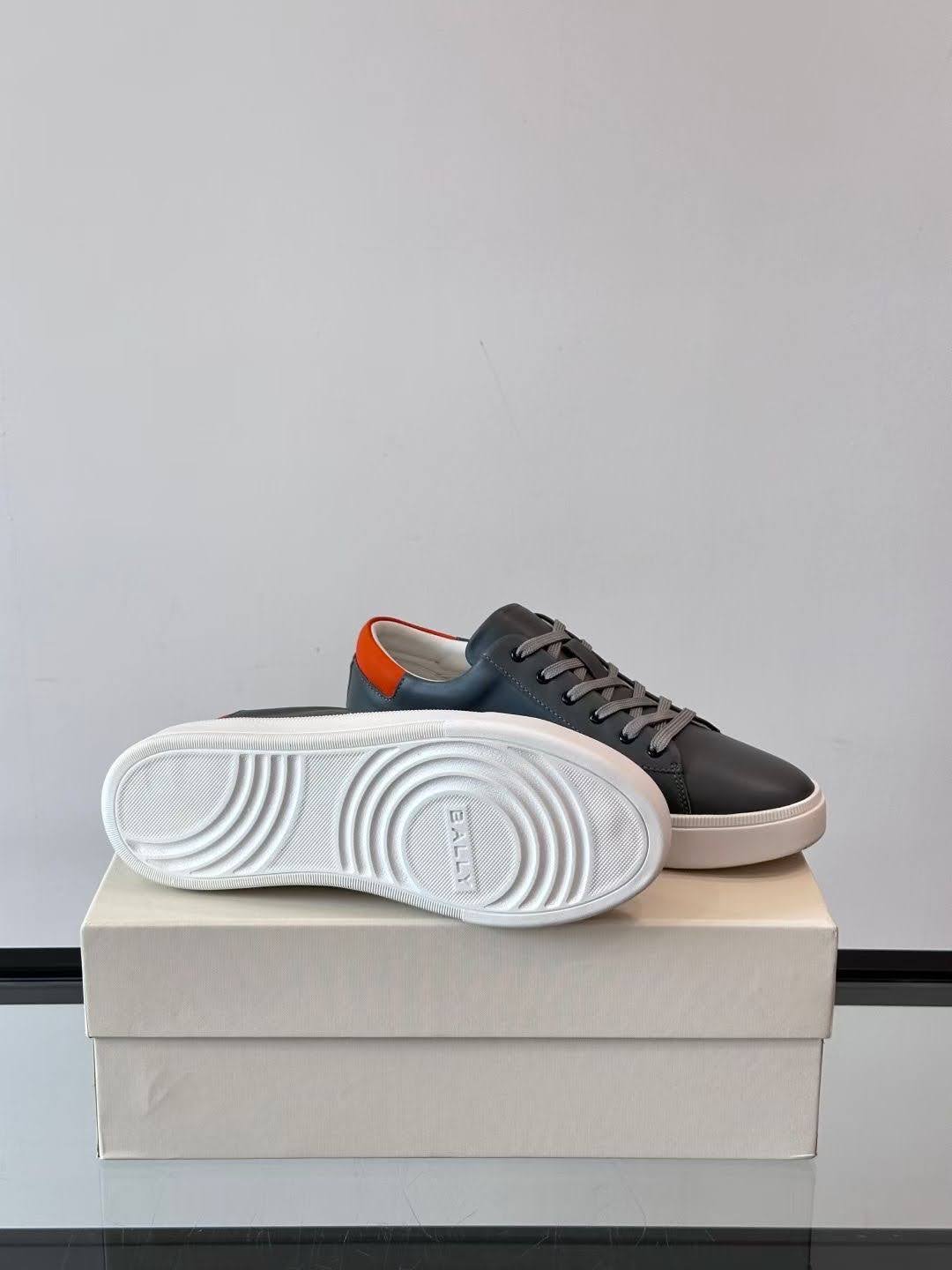 รองเท้าชาย เรียบหรู